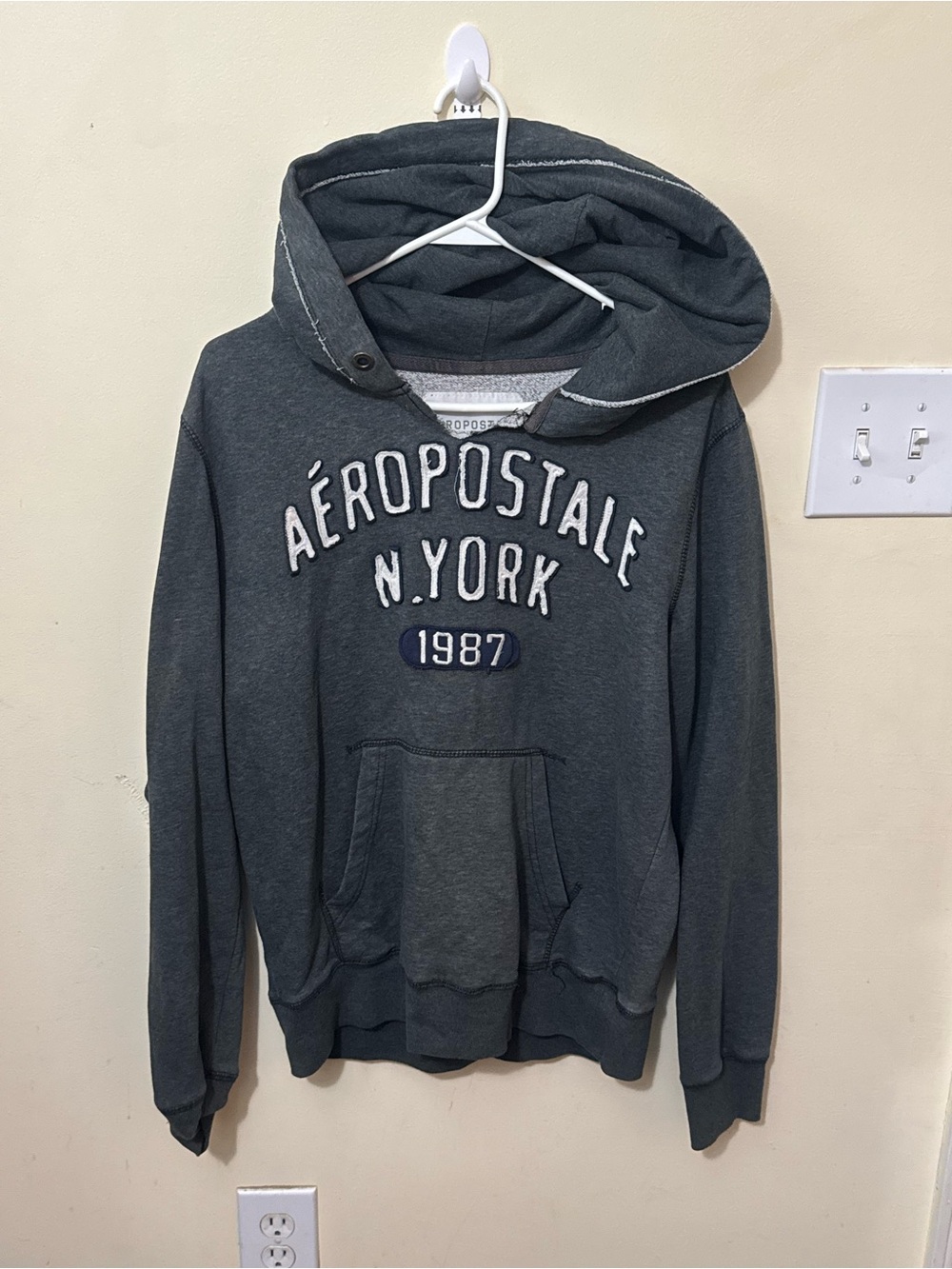 Aeropostale Dark Gray Pullover Hoodie with N.York 1987 Patch